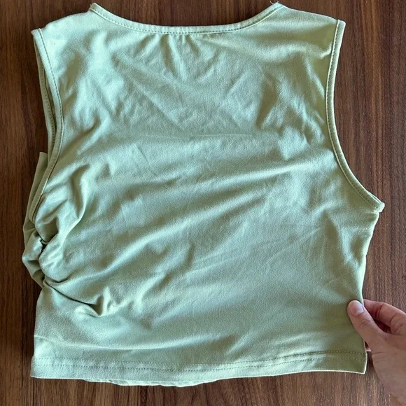 Ruched crop tank top​ - Picture 2 of 7